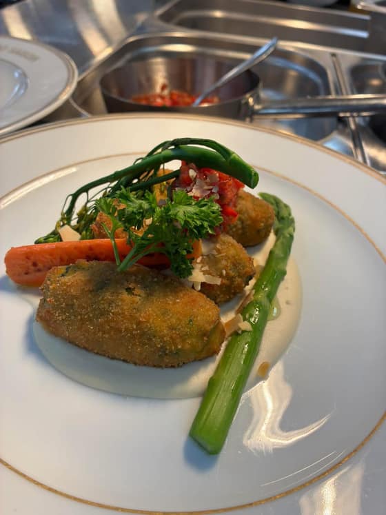 Vegetable parcel with asparagus